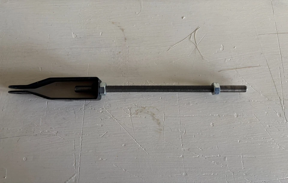 PIEZAS DETOMASO PANTERA 71-74: VARILLA DE FRENO DE ESTACIONAMIENTO Y VARILLA DE HENDIDURA Foto 1 de 1