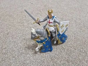 PAPO 2006 MEDIEVAL JOUSTING DRAGON ENGLAND KNIGHT + HORSE BLUE WHITE GOLD FIGURE - Picture 1 of 3