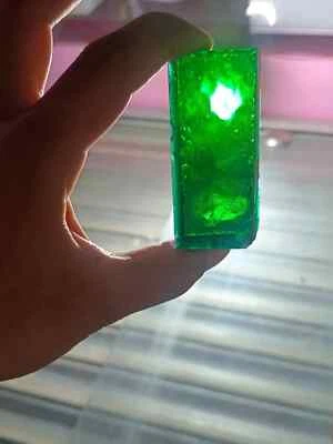 Esmeralda verde cultivada em laboratório 545 quilates facetação de pedra preciosa sintética colombiana bruta - Imagem 1 de 4