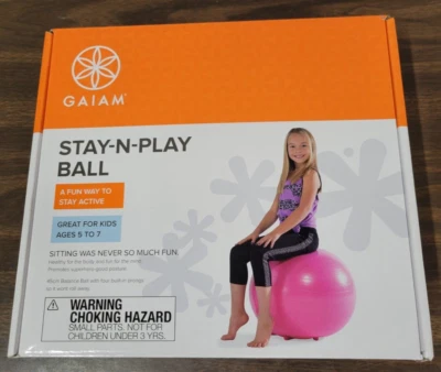 Pelota de yoga y bomba inflable Gaiam Stay N Play rosa para niños 45 cm (17,71") edades 5-8 Foto 1 de 4