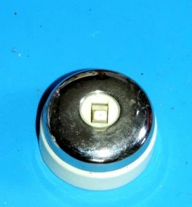  Ancien interrupteur commutateur électrique en porcelaine blanche et alu  - Picture 1 of 3