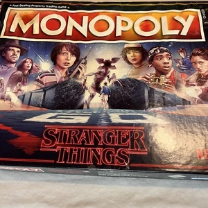 Stranger Things Monopoly Collectors Edition Brettspiel - Bild 1 von 10
