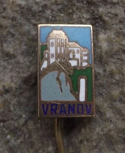 Vintage Vranov nad Dyji Chateau Castle Czech Tourist Souvenier Pin Badge - Picture 1 of 3