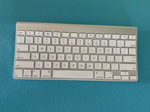 Apple Magic Keyboard Wireless - A1255 Silver *** As Is for Parts Repair - Zdjęcie 1 z 10