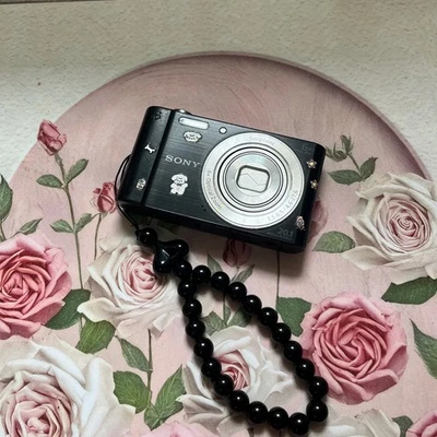 Sony Cyber-shot DSC-W810 20.1MP 6X Compact Digital Camera Black 85% - 90% New - Image 1 of 4