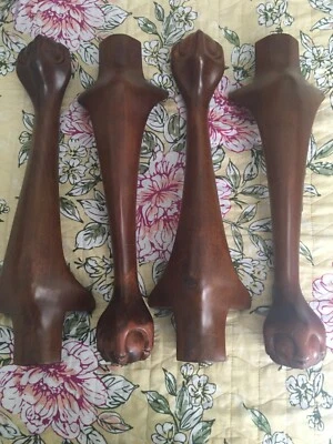 Lote De Colección De 4 Patas De Mesa De Madera Tallada Marrón Garra Sosteniendo Bola Salvadas Foto 1 de 4