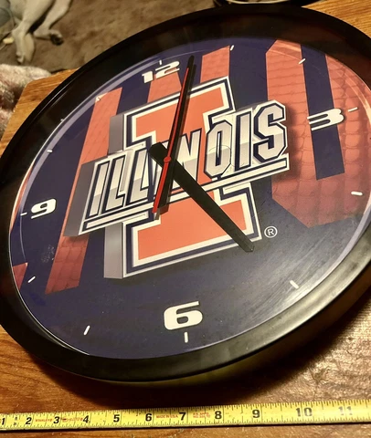 Vintage University of Illinois 15 1/4” Plastic Wall Clock Works! Cover