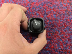 CHRYSLER CROSSFIRE SRT6 04-08 OEM DOOR MIRROR CONTROL KNOB SWITCH BUTTON - Picture 1 of 3