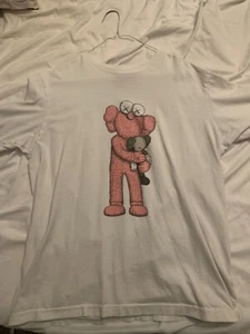 Kaws × Uniqlo UT 2019 Pink BFF Companion Graphic Short Sleeve T-Shirt Size L - Picture 1 of 4