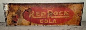 RARO! Letrero de metal Enjoy Red Rock Cola de colección con gran pátina 4 1/2 x 1 1/2 pies - Imagen 1 de 4