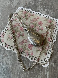 Vintage Etched Sterling 925 Locket ~ Hallmarked ~ on Silver Tone Chain - Picture 1 of 6