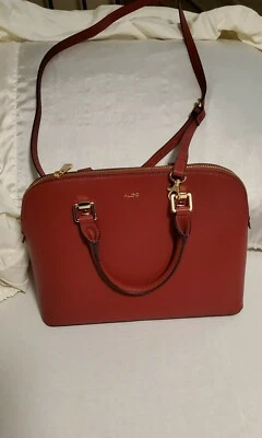 Cartera de cuero sintético rojo Aldo con correa extraíble. Foto 1 de 4