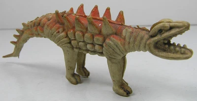 Figura de juguete de dinosaurio Ankylosaurus de color beige y rojo sin marca de 4" de largo en China Foto 1 de 2