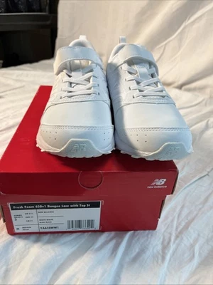 NEW IN BOX NEW BALANCE WHITE KIDS SNEAKERS SIZE 3 - Image 1 of 4