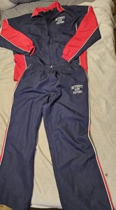 Chaqueta de calentamiento de baloncesto Detroit Pistons NBA ajuste de pista para hombre mediana roja/azul difícil de encontrar - Imagen 1 de 24