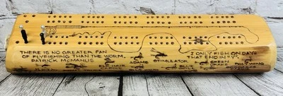 Tabla de cuna de pesca con mosca arte de tronco artesanal Northwest Fly Club juego de clavijas de trucha Foto 1 de 4