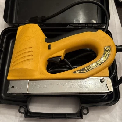 Pistola de grapas sujetador de flechas ETFX50 pistola de grapas eléctrica con cable resistente con estuche Foto 1 de 4