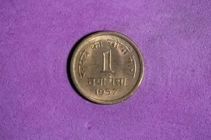 1957 India 1 Naya Paisa Bronze Coin #M23194 - Picture 1 of 2