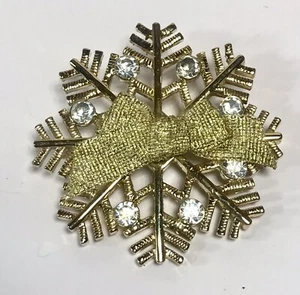 Broche Copo de Nieve Pin Lazo Tono Dorado Estrás 2” Moda Navidad - Imagen 1 de 4