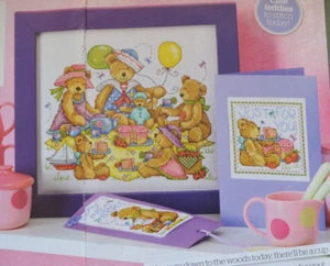 Kreuzstichkarte Joan Elliotts Teddybär Picknick Muster, Karte & Lesezeichen - Bild 1 von 1