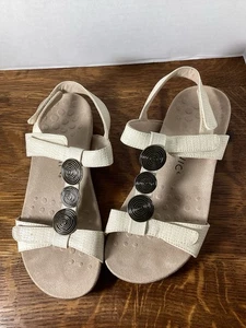 Vionic Farra II Damen-Sandalen elfenbeinfarben bronzefarben Medaillon Fersenriemen Komfort 8 - Bild 1 von 5