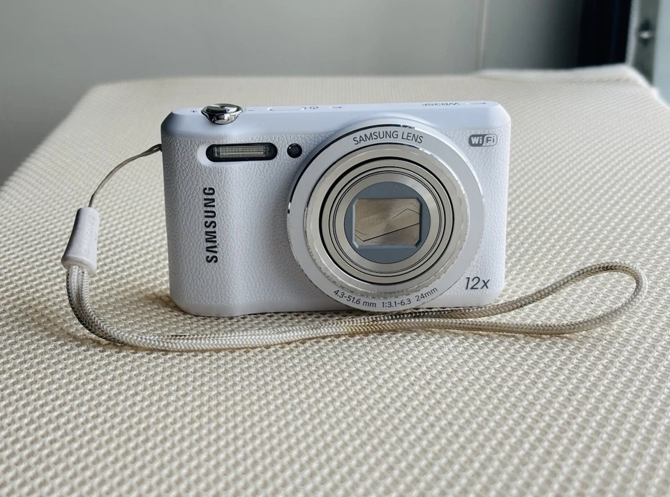 Samsung WB35F 16.2MP Compact Digital Camera - Image 1 of 4