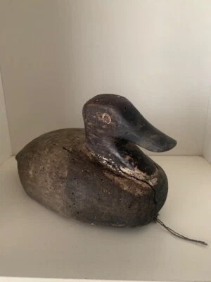Chasse pêche art populaire. Appeau appelant leurre canard ancien en bois - Photo 1/4