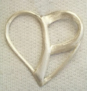 925 Silver Brooch with Initial "P" Heart Shape - Satin Finish - - Picture 1 of 2