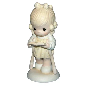 Precious Moments: 107999 He Walks With Me (5,5") Girl - Imagen 1 de 3