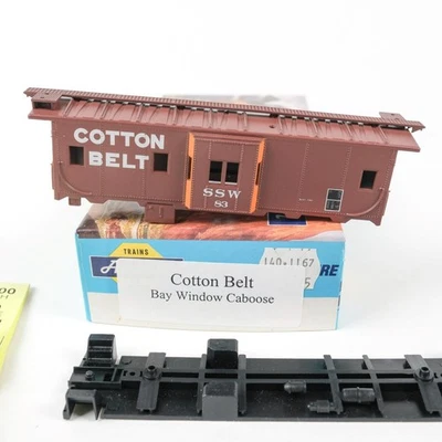 Athearn HO Scale Cotton Belt SSW #83 Bay Window Caboose Kit - Image 1 of 4