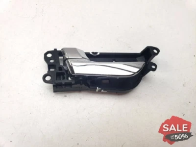 ВНУТРЕННЯЯ ДВЕРНАЯ РУЧКА HYUNDAI VELOSTER 2012 ПЕРЕДНЯЯ ЛЕВАЯ СО СТОРОНЫ ПАССАЖИРА 82613-2V000 - Изображение 1 из 4