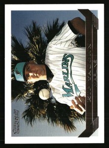 Kip Yaughn 1993 Topps Gold #669  Baseball Card