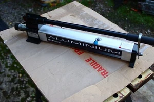 Hydraulic Pump c/w Hose Hi-Force HP212 Lightweight Aluminum Hydraulic Enerpac - Picture 1 of 2