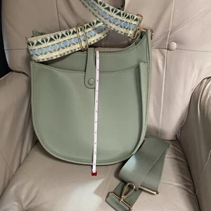 Ah-Dorned AhDorned EVELYN Verde Claro Bolso Grande Guitarra 2 Correas Dorado HDW Vegano - Imagen 1 de 16
