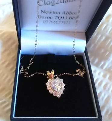 PENDANT  BEAUTIFUL CRYSTAL SPARKLING LOVE HEART - 9ct SOLID GOLD CHAIN -STUNNING - Image 1 of 4