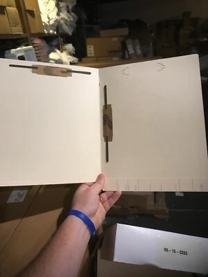 Lote de 50 sujetadores de carpeta de lengüeta de extremo médico 2 ubicaciones 8,50"X11" Manila 96-10-0203 Foto 1 de 4