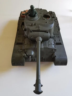 Henglong 1/16eme RC TANK Pershing M 26  Snow Léopard  Canon à billes et fumigène - Photo 1/4