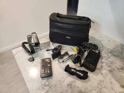 Panasonic Palmcorder Mini DV Progressive PhotoShot Model PV-DC252D Bundle - Image 1 of 4