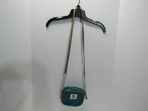 G BY GUESS Green Purse Faux Leather and Silver Chain Strap SMALL SQUARE Zip - Picture 1 of 5