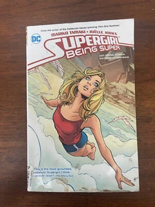 Supergirl: Being Super DC Comics 2018 primera impresión Mariko Tamaki Joelle Jones - Imagen 1 de 4
