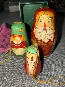 WEIHNACHTEN-AUTHENTISCHES MODELL VERSCHACHTELPUPPEN SET 3 WEIHNACHTSMANNSCHMUCK MIT BOX - Bild 1 von 6