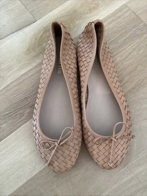 Ballet de cuero plano tejido tostado Garnett Hill talla 7,5 Foto 1 de 4