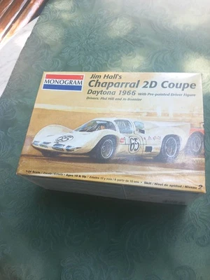 Chaparrral 2D Coupé 1960  mit bemalter Fahrerfigur  !  Monogram Bausatz 1:24 neu - Bild 1 von 4