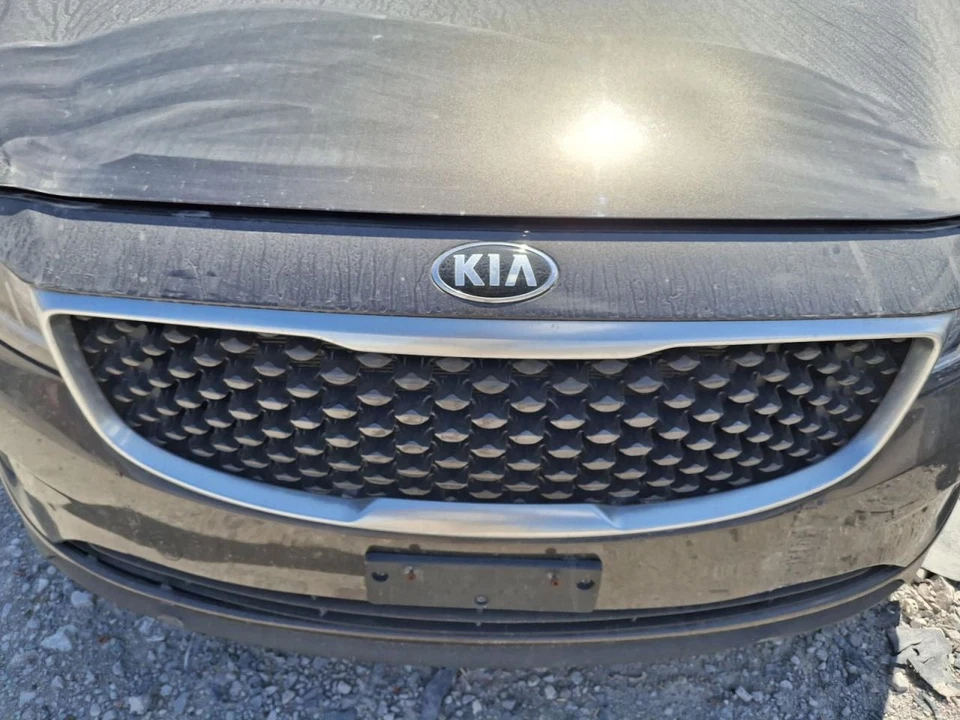 2016 KIA Sedona Used Upper Grille Chrome Surround Moulded Black 3676728 - Imagem 1 de 1