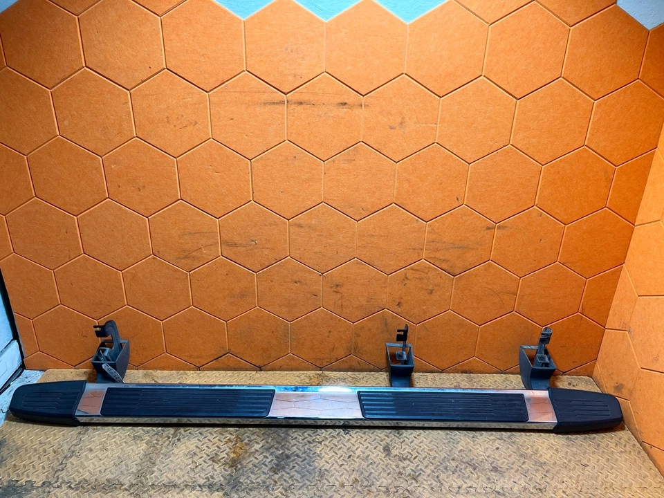 20-23 GMC SIERRA 2500 3500 HD ESTRIBO PASO DERECHO LADO DERECHO MONTAJE ESCALÓN OEM Foto 1 de 2