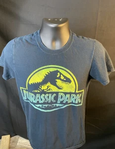 Camiseta negra pequeña Universal Studios Jurassic Park para hombre #71868 - Imagen 1 de 5