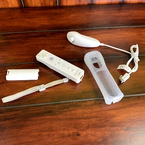 Nintendo Wii Controller Nunchuk Silicone Case FOR PARTS UNTESTED - Picture 1 of 7
