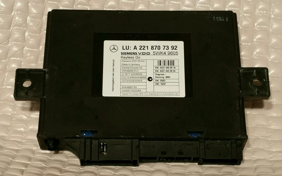 2009 Mercedes Benz S550 4matic. Пульт дистанционного управления бесключевым доступом. Деталь #A2218707392 - Изображение 1 из 1