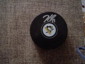 Jake Guentzel Autogramm Puck. - Bild 1 von 1