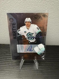 2023-24 Skybox Metal Universe Tye Kartye Autograph /399 - Picture 1 of 1